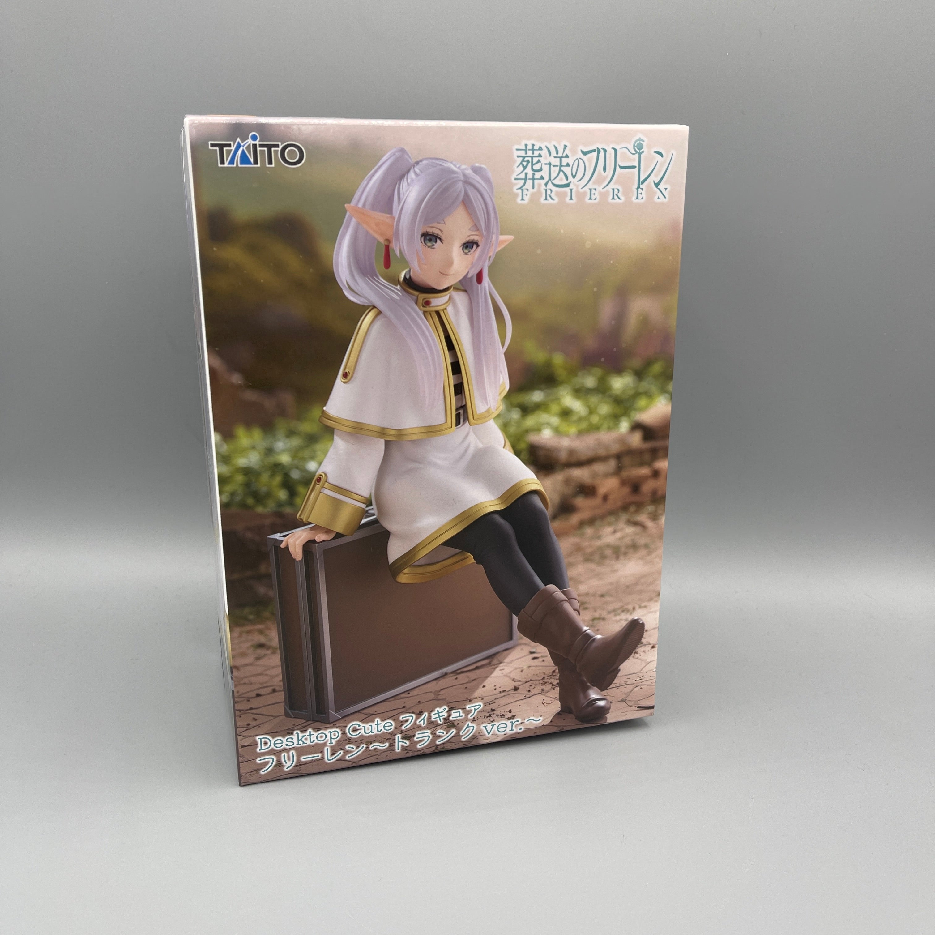 Taito Desktop Cute - Frieren: Beyond Journey's End - Frieren Suitcase Ver. Figure